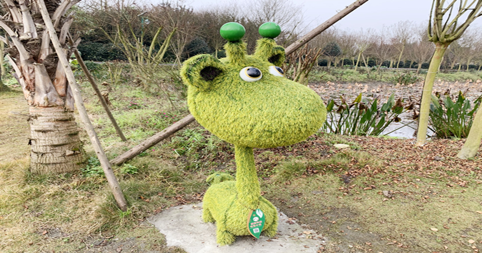 公园里绿色立体的动物雕像有尺寸要求吗？