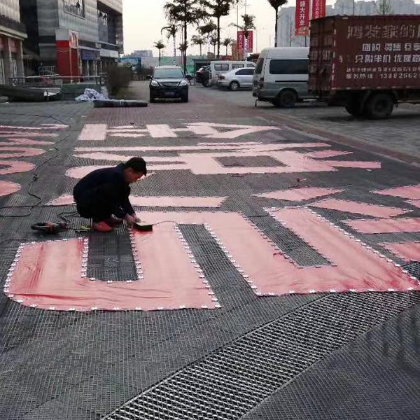 楼盘挂网发光字_在建楼盘外墙网格字