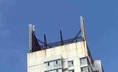 奥韵国际楼顶4500余平方米违章广告牌开拆！