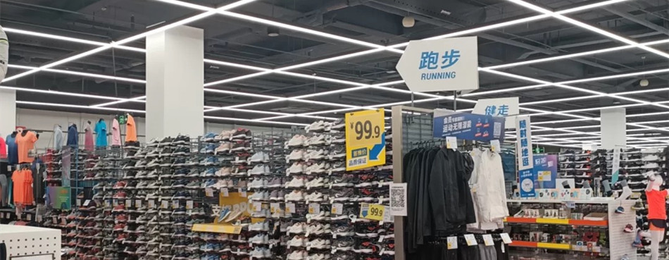 Decathlon迪卡侬体育服装店KT板写真画面展示效果图