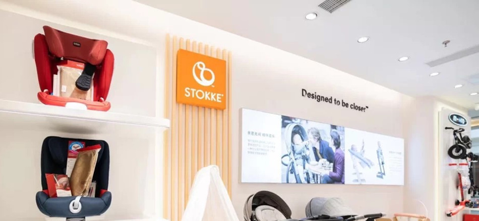 英氏（YeeHoO）母婴用品店墙面灯箱展示效果图