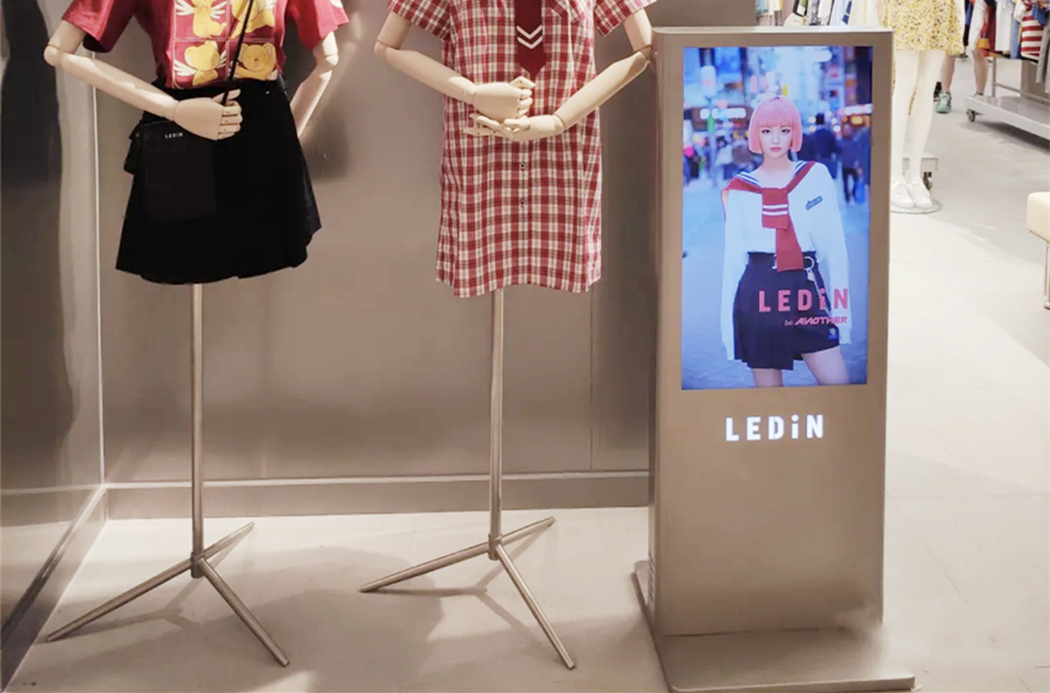 乐町（LEDIN）服装店整体展示效果图