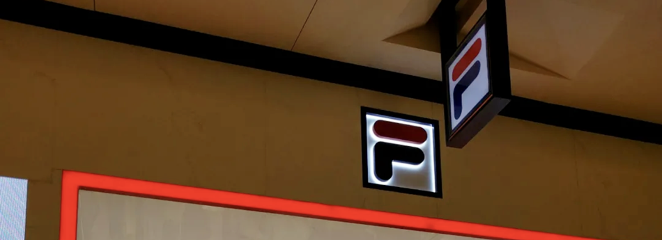 FILA斐乐服装店吊式灯箱展示效果图