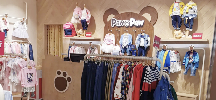 Paw in paw童装店卡通牌、写真画展示效果图