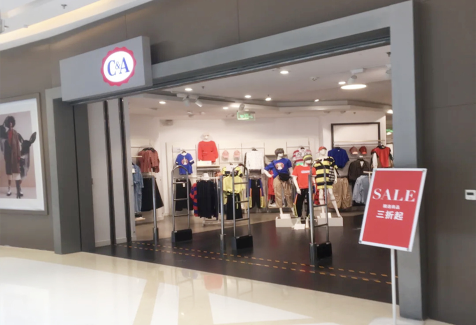 （C＆A）西雅衣家服装店整体店铺展示效果图