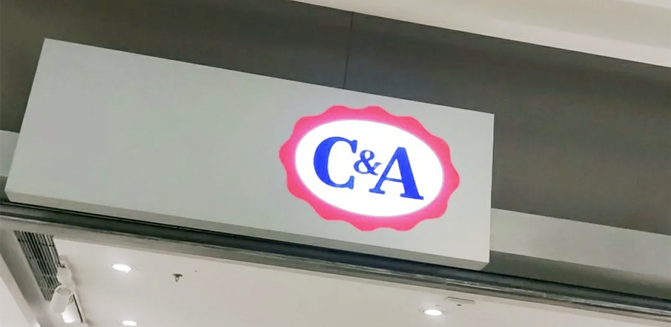 （C＆A）西雅衣家服装店镂空灯箱展示效果图